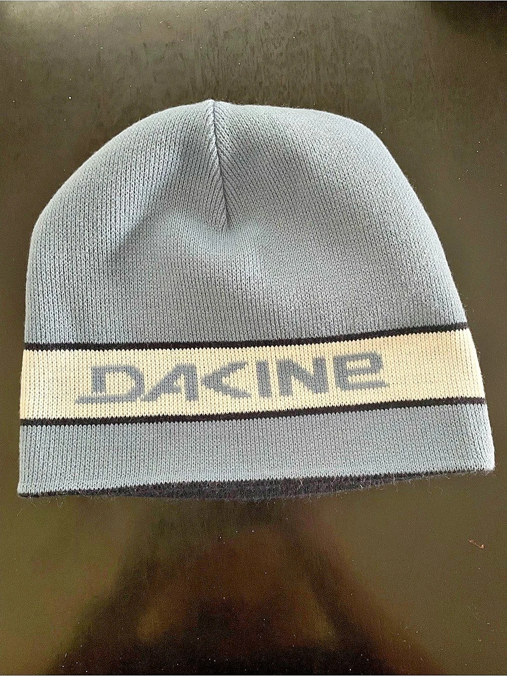 DAKINE Knit Beanie in navy blue reversible to light blue